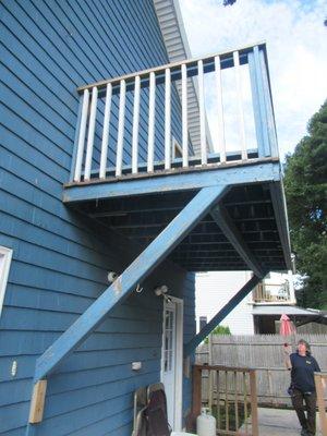 Balcony ledger board failure, Balcony unsafe