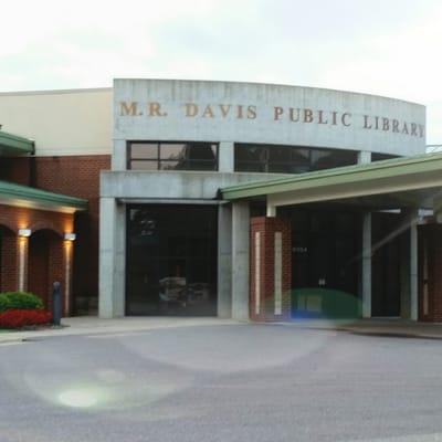 M. R. Davis Public Library located in the west end of Southaven MS.