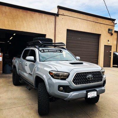 2018 Toyota Tacoma TRD Off road with Kuat Vagabond X Cargo Basket