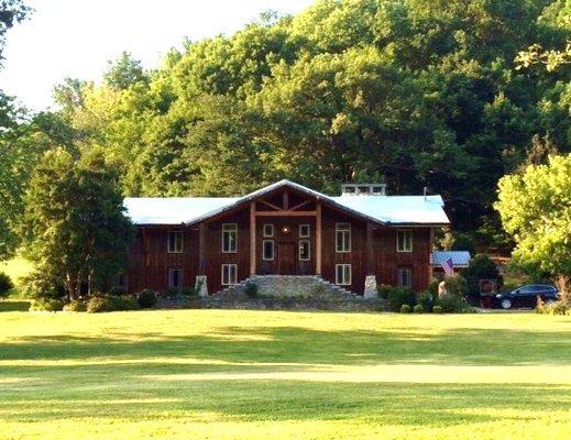 Cascade Hollow Lodge ... a place to get away ... a long weekend to celebrate something special; a stop over while being a tourist