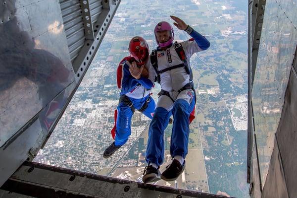 Casa exit during the AFF Instructor course. This picture was the cover of "the Parachutist" USPA's monthly magazine