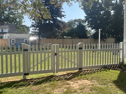 Vinyl front fence and gate