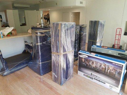 Leave the packing for our professional packers. The best Moving Company in LA. LA Moving Squad!