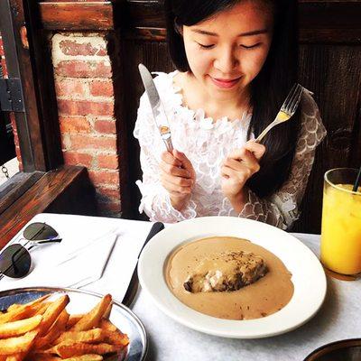 Steak au poivre and fries