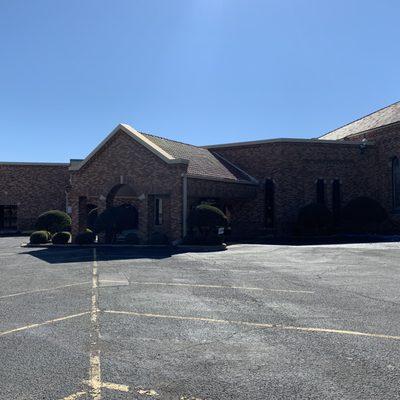 Side entrance to the Tenth and Broad Church of Christ in Wichita Falls, Texas.