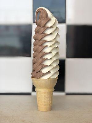 Large twist (chocolate & vanilla) cone