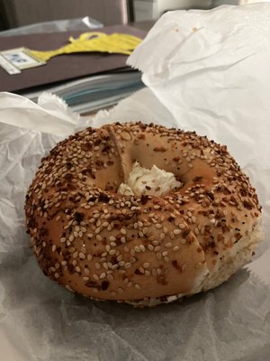 Everything bagel w cream cheese