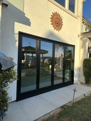 Thermal aluminum bi-folding patio doors