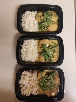 Coconut Curried Chicken, Green Beans&Spinach, Cauliflower Rice or Brown Rice