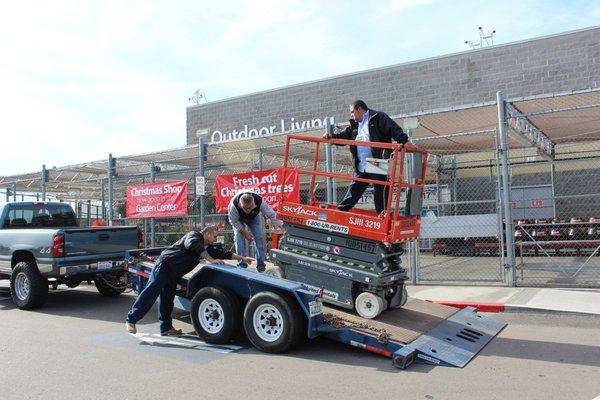 Don is helping Phil and Hector on their job!