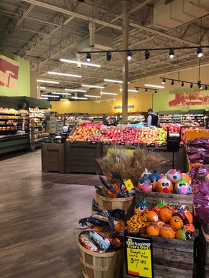 Hannaford Guilderland NY. Very clean and well kept. Nice store.