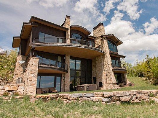 Luxurious vacation rentals in Park City. We have over 200+ properties to choose from on your next vacation stay.