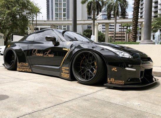 Liberty Walk wide body GTR