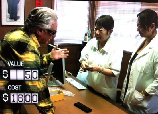 Mei Mei and daughter Wanni with Barry Weiss from "Storage Wars"