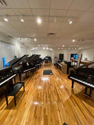 Huge selection of all types of pianos (digital, acoustic, silent)