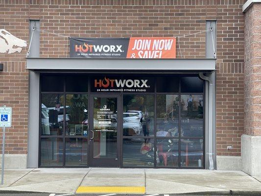 The front door at HOTWORX Puyallup South Hill.