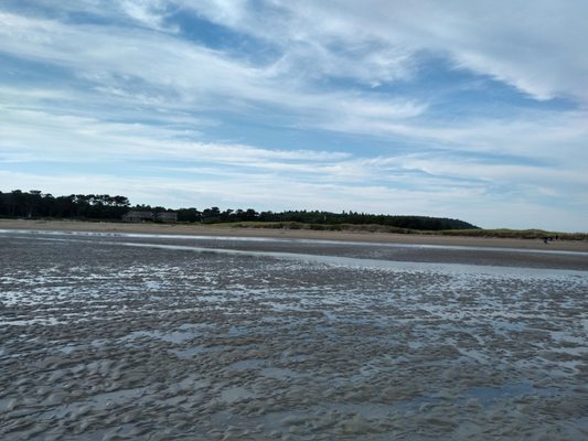 Low tide perhaps, but it can get to high tide in an hour and a half.