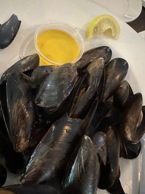 Steamed mussels