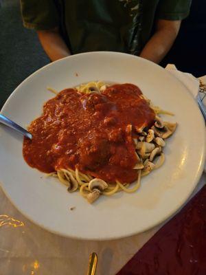 Spaghetti with meatballs and mushrooms