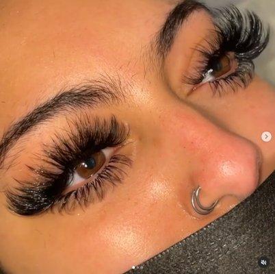 Mega Volume Lashes with Bottom Lashes