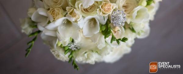 Stunning flowers ~ ESI Planning is an innovative approach to stress-free wedding planning. www.esiplanning.com @esiplanning