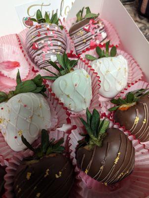 Dozen gourmet chocolate covered strawberries!!