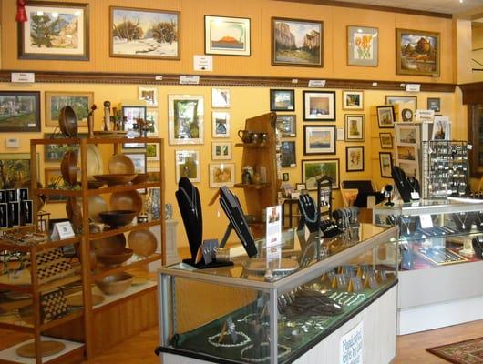 Lakeside Artisans: Original fine art and quality crafts.