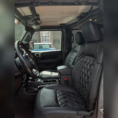 2019 JEEP SAHARA WRANGLER UNLIMITED /// Installed Black Plaid Leather Seats!!