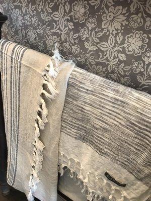 Linen throws