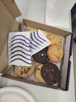 Insomnia Cookies