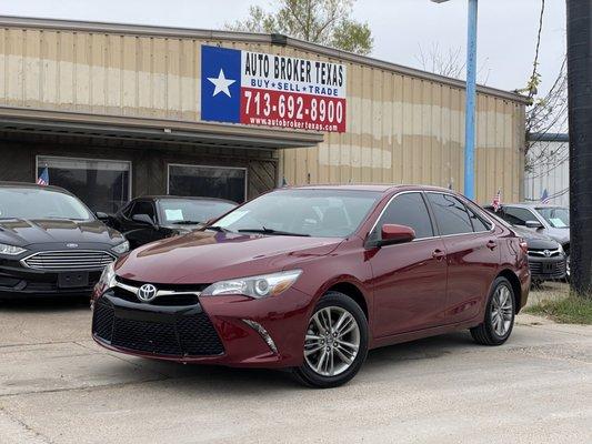 2017 Toyota Camry.....only 35k miles!