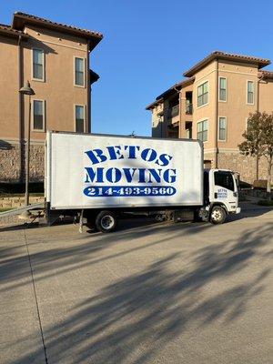 Betos moving at las villitas apt community