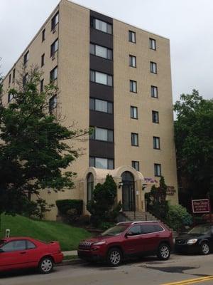 Fantastic apartments conveniently located near Carnegie Mellon and the University of Pittsburgh. Walking distance to Shadyside Hospital.