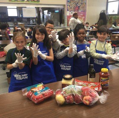 Methodist Services' OST students learn more about nutrition & healthy foods.