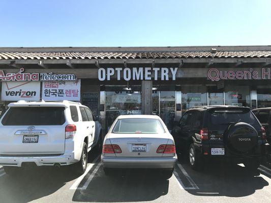 Welcome to Royal Optometry next to Zion Market.