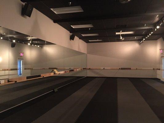 One of two barre rooms here - very spacious!