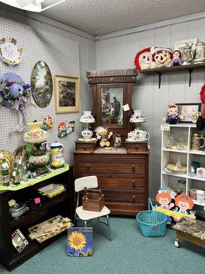 furniture, lights and collectibles