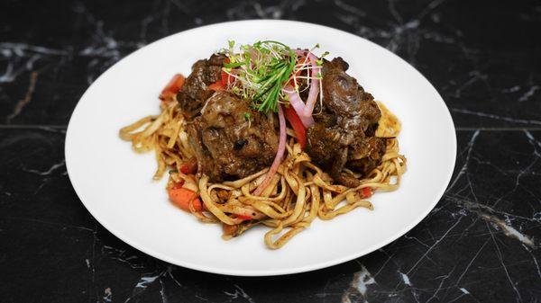 Creole oxtail lo mein