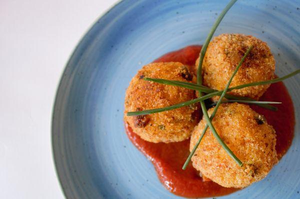 Arancini with tomatoe ,cheese and peas