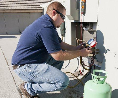 Air Condition technician putting freon into the ac system