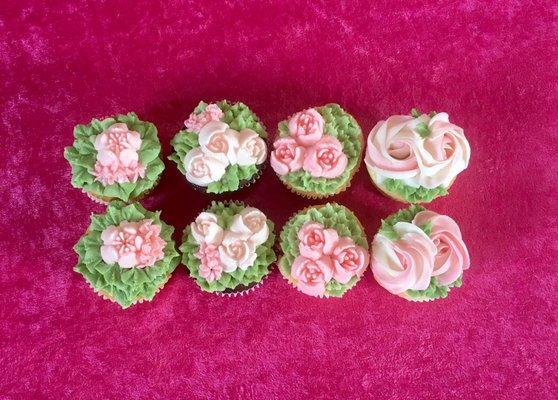 PINK FLOWER CUPCAKES