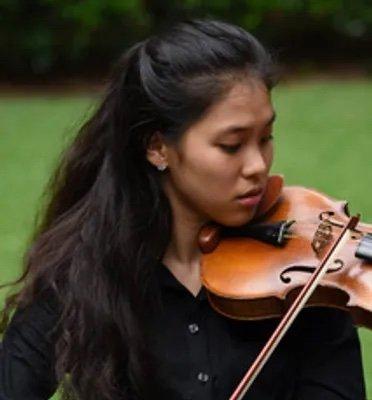 Violin and viola lessons near you: Hee Yeon Kim, violin and viola teacher for NorthShore PianoForte in Chicago and the North Shore suburbs.