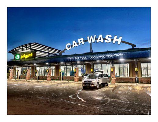 Jet Bright Car Wash . Mannheim Dr. Northlake IL  Pretty Nice! Jet Bright! Different Location! Still Great! Lot of Space! Great Vacuums!  3$!