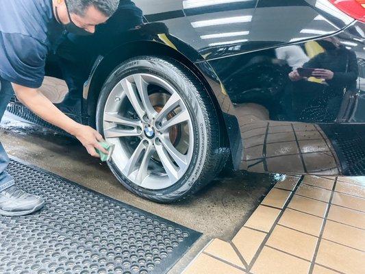 Wheel dressing and shine