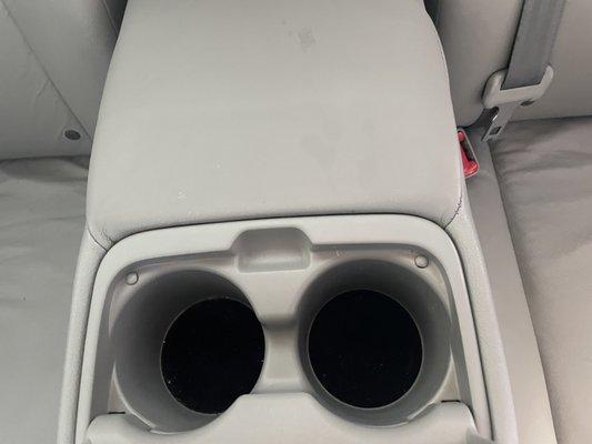 Dirty cup holder even after the detail