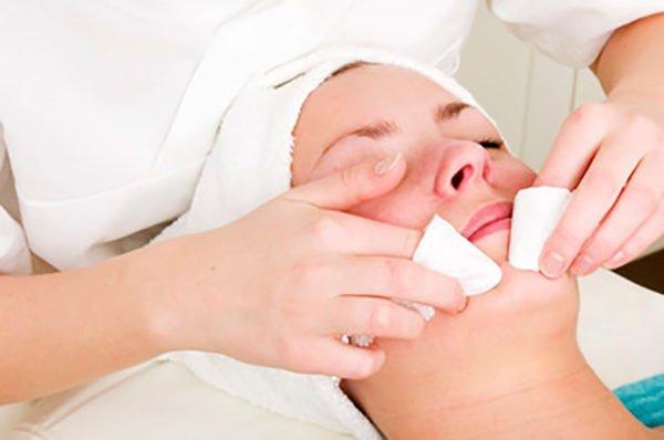 Our deep rejuvenating facial is specifically designed to target and treat problematic skin.