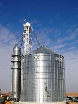 GRAIN BIN WITH TOWER DRYER