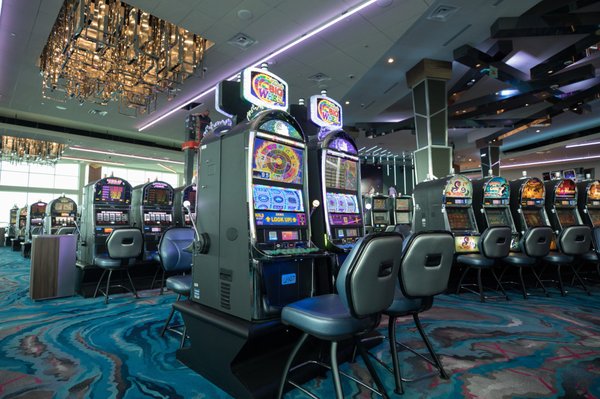 Island View Casino in Gulfport, MS used Cordeck's Walkerdeck® Cellular Raceway System for the power & data distribution on the gaming floor.