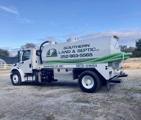 Septic pump truck