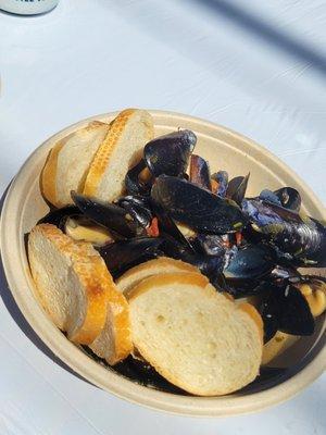 Mussels in broth